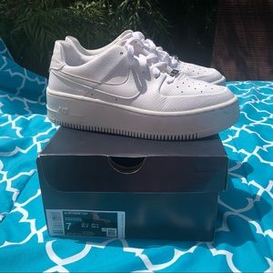 Air Force 1 Sage low platform Sz7